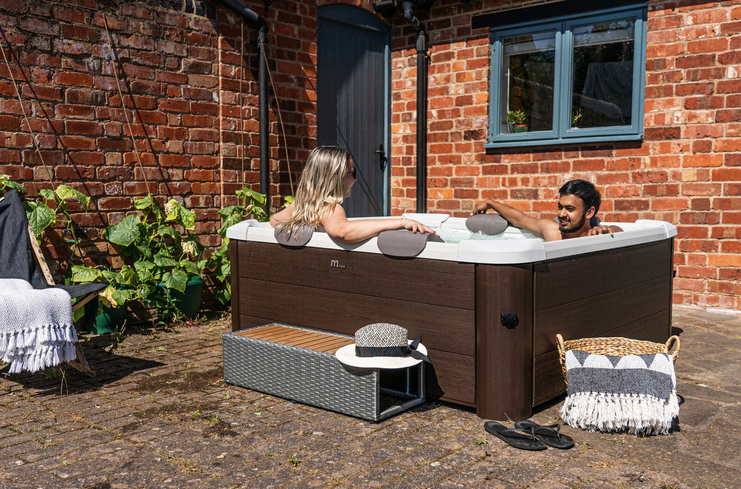 Mspa - Tribeca 4-6 Man Hot Tub - Beyond outdoor living