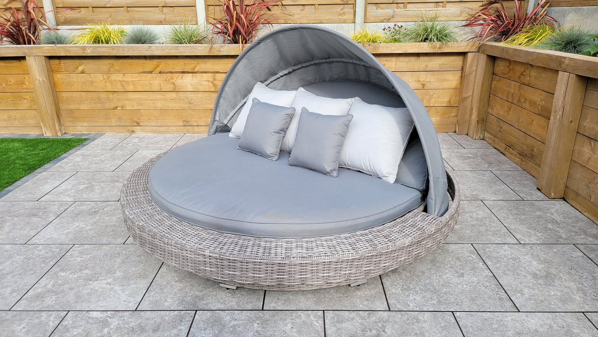 Signature Weave - MADISON Daybed - Beyond outdoor living